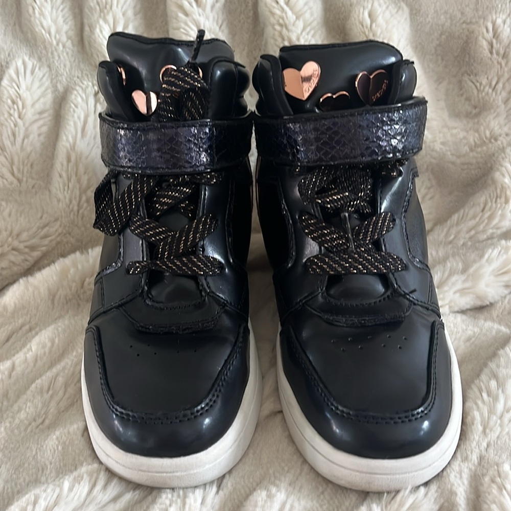 Girls Sketcher High Top Black with rose-gold trim - Picture 2 of 6